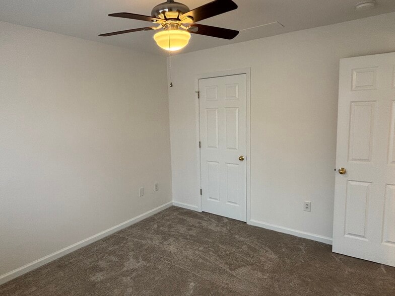 Building Photo - 27 Farm Brook Way