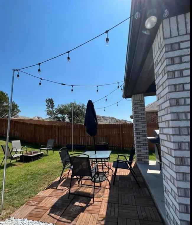 Building Photo - Charming 4 beds 2.5 baths in Meadowlakes!