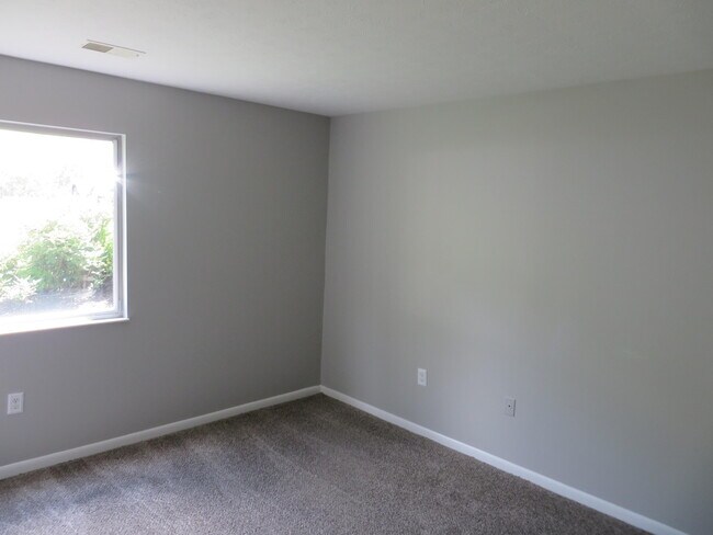 Building Photo - 310 Timber Ridge Dr