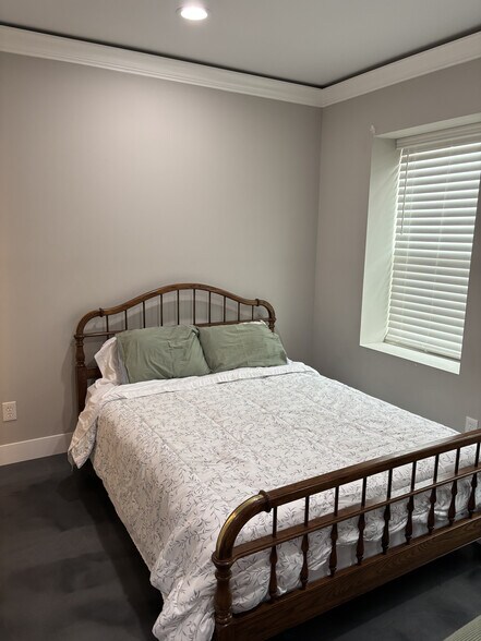 Building Photo - 223 Main St