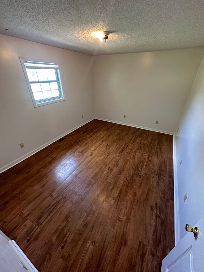 Building Photo - 1404 Valleywood Dr