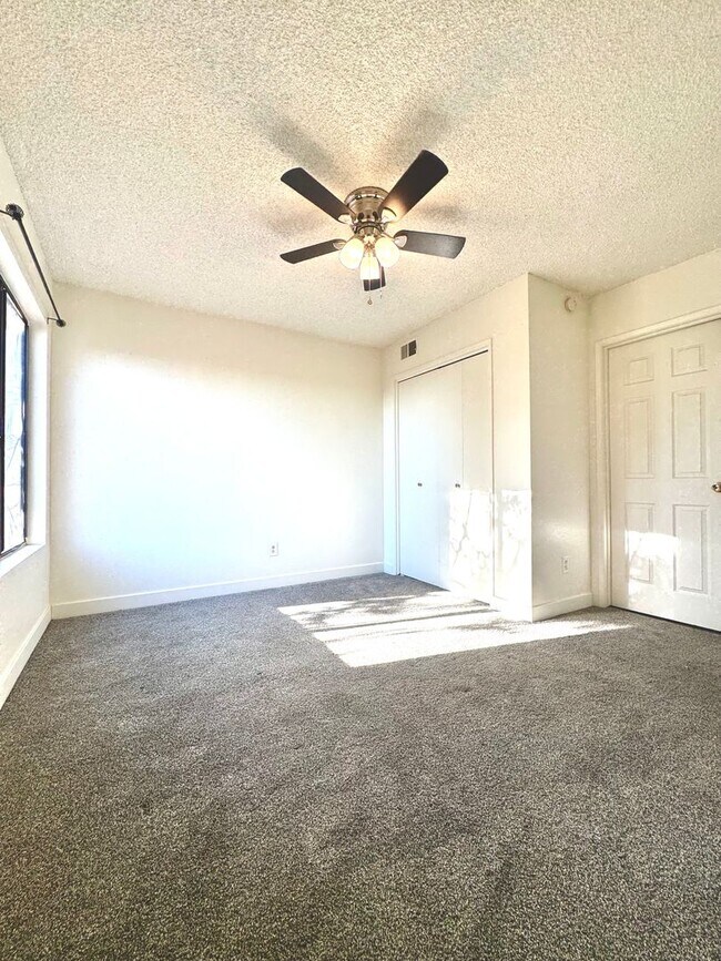 Building Photo - Beautiful Condo For Rent