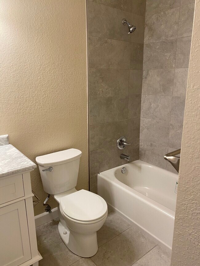 Building Photo - 2239 Country Villa Ct