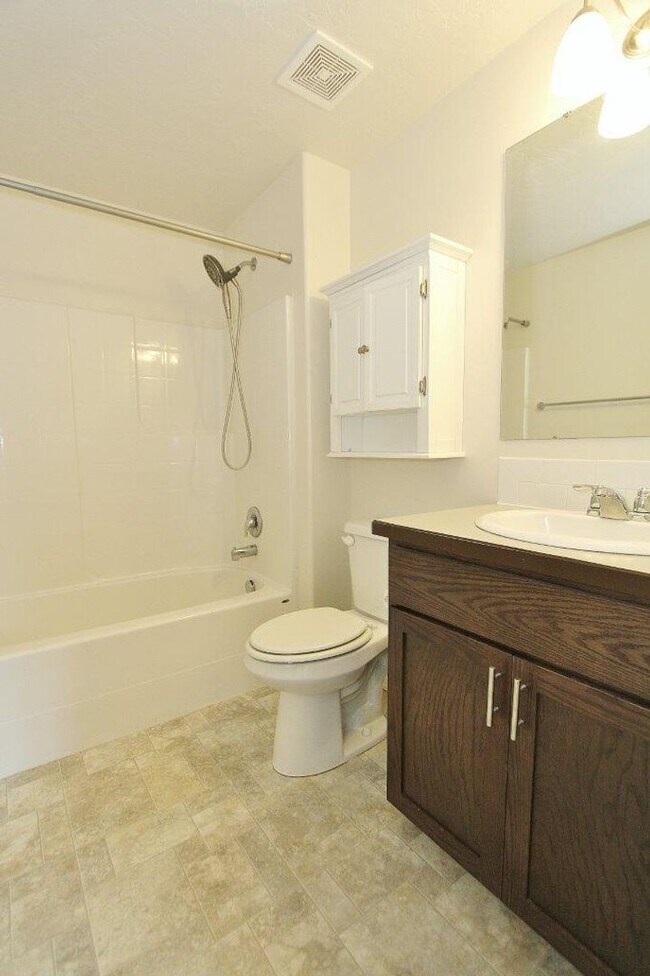 Building Photo - Clean Single-Level Home in Quiet Neighborhood