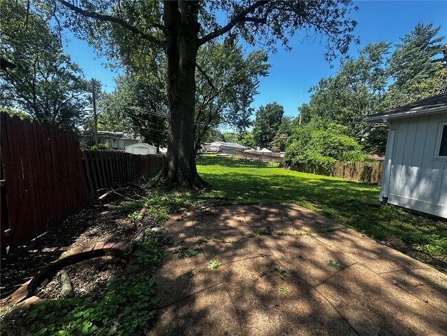 Building Photo - 6705 Lightwood Dr