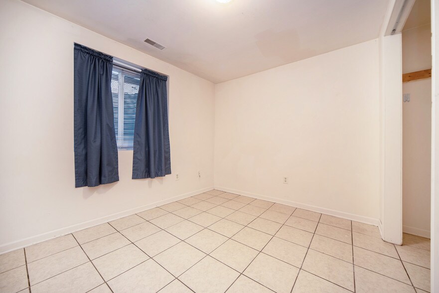Back lower bedroom - 1115 Lafayette Ave