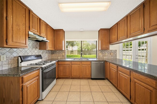 Building Photo - 2206 Greencove Ln