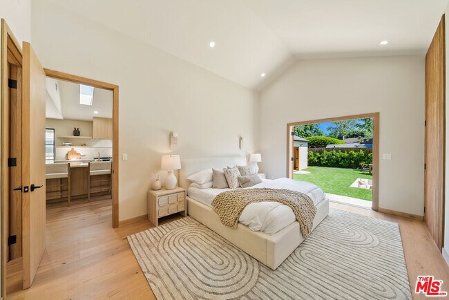 Building Photo - 14742 Weddington St