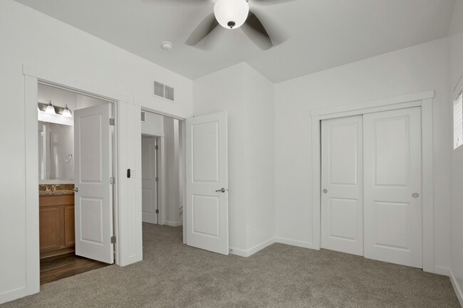 Building Photo - 11213 W Gabrielle Dr