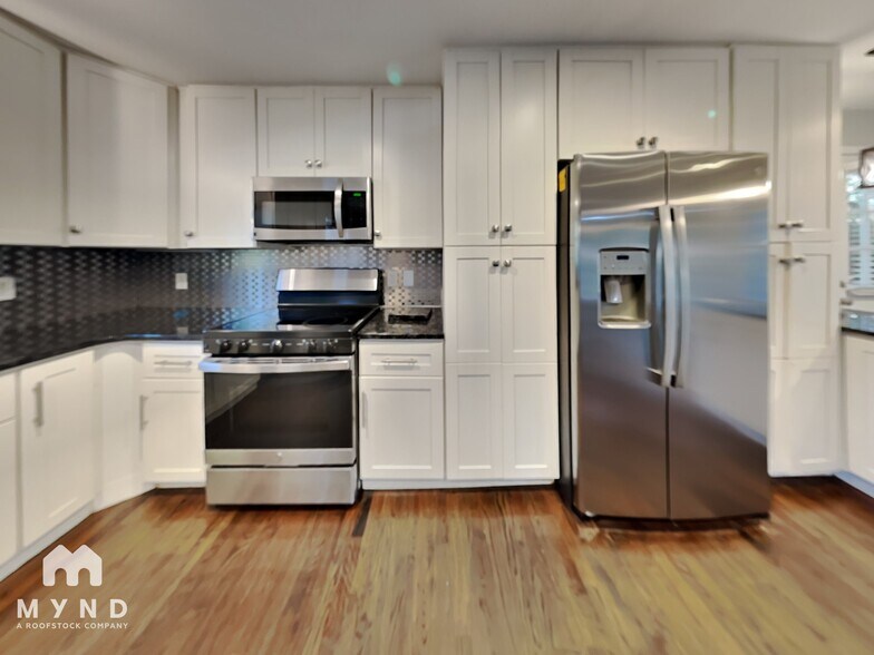 Building Photo - 108 Wellington Dr