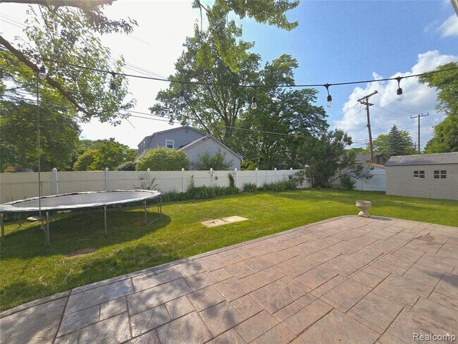 Building Photo - 18041 Fairway