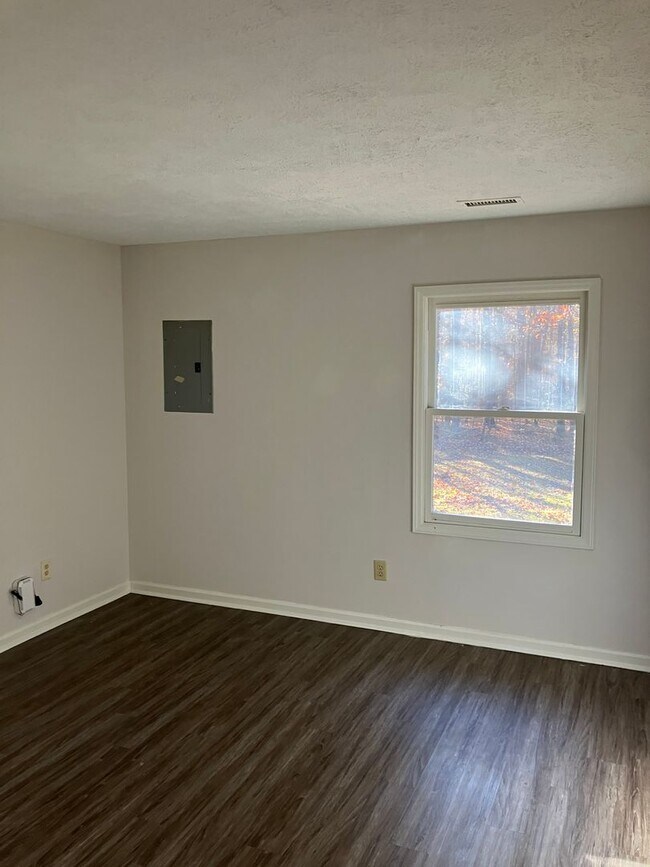 Building Photo - Charming  Duplex in Mooresville