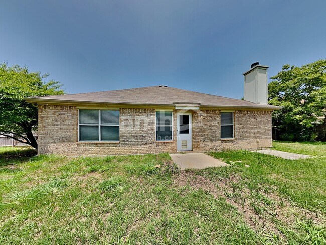 Building Photo - 714 Quail Hollow Dr