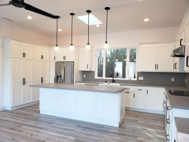 Building Photo - Newer Construction, 2BD/2BA House on Private Drive in Leucadia: Minutes to Beach, Town, YMCA!