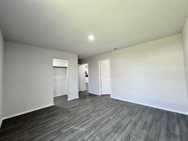 Building Photo - Cozy Home in The Villages of Mayfield