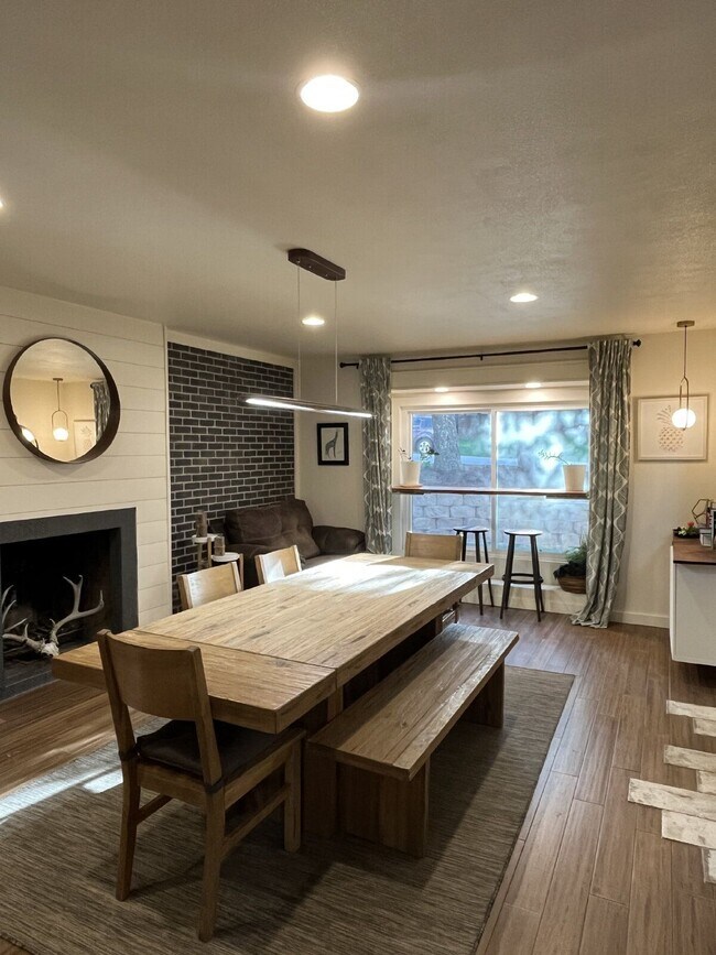 Building Photo - 10739 E Crestridge Cir
