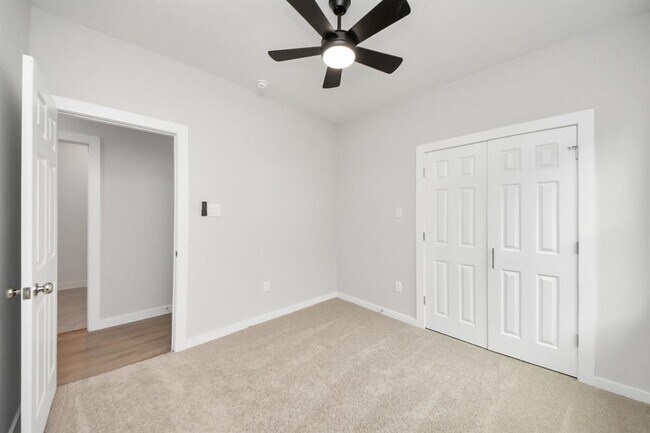 Building Photo - 5205 Kenilwood Dr