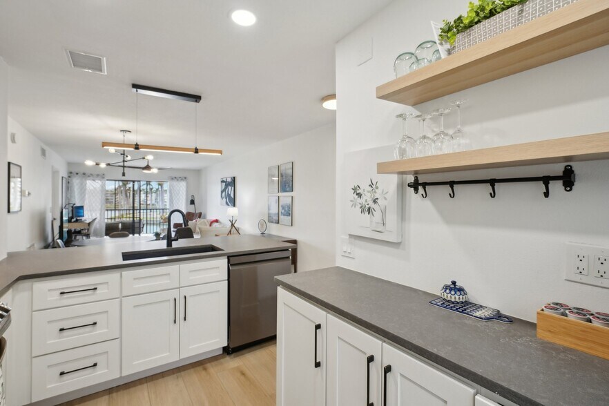 Building Photo - 6277 Bahia del Mar Blvd