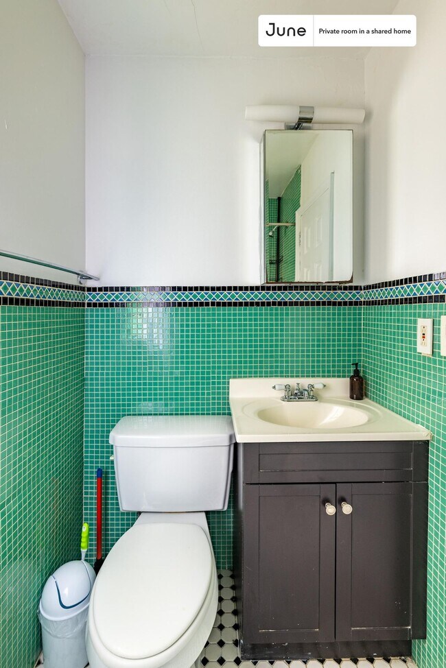 Building Photo - Room in Shared 2 bed/1 bath home