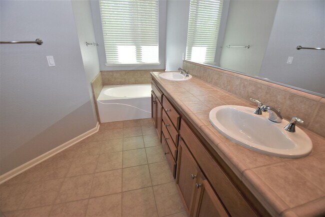 Building Photo - 3303 Southerland Rd