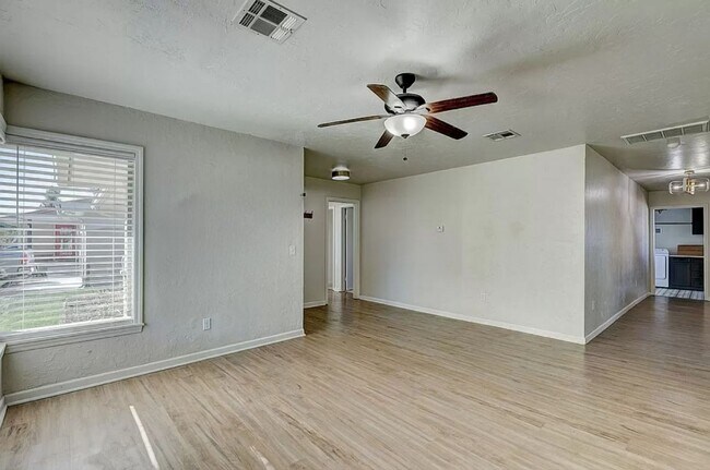 Building Photo - WELCOME HOME FOR THE HOLIDAYS