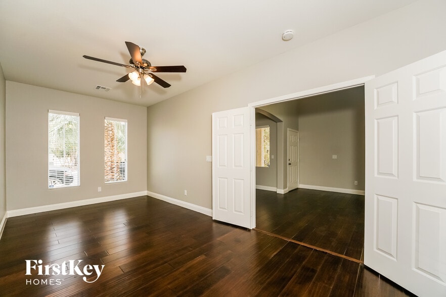 Building Photo - 5520 Latrobe Bluff St