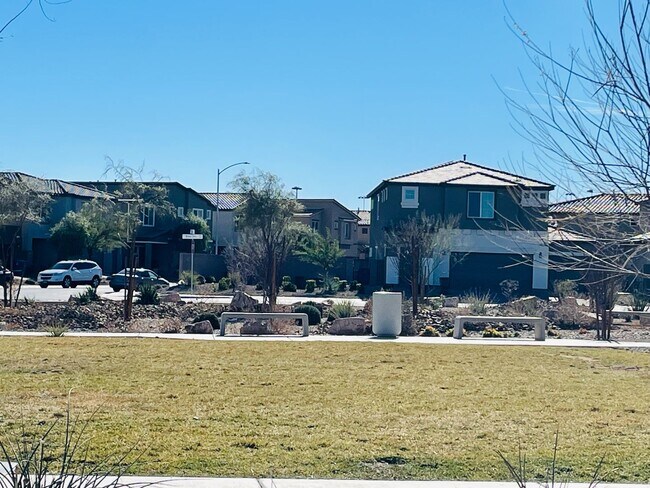 Building Photo - Newer 5 Bd, 3 Bth, Bonus Room, Open Floor ...