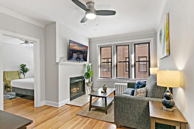 Building Photo - 1 bedroom in Chicago IL 60657