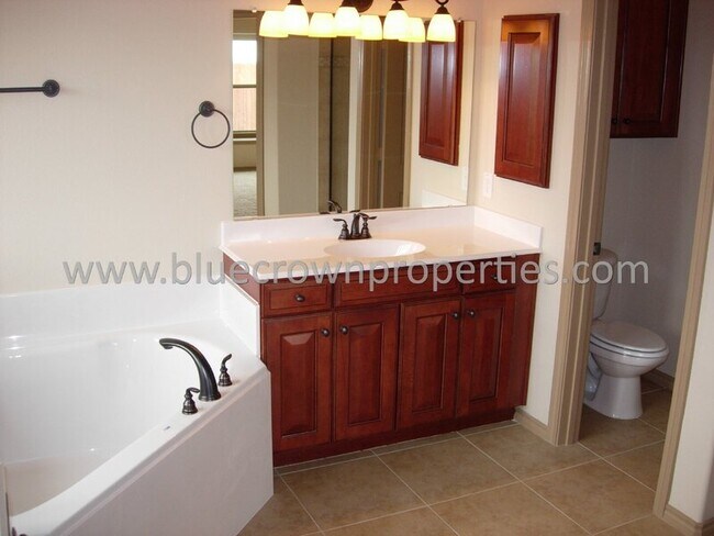 Building Photo - 2172 Liriope Ln