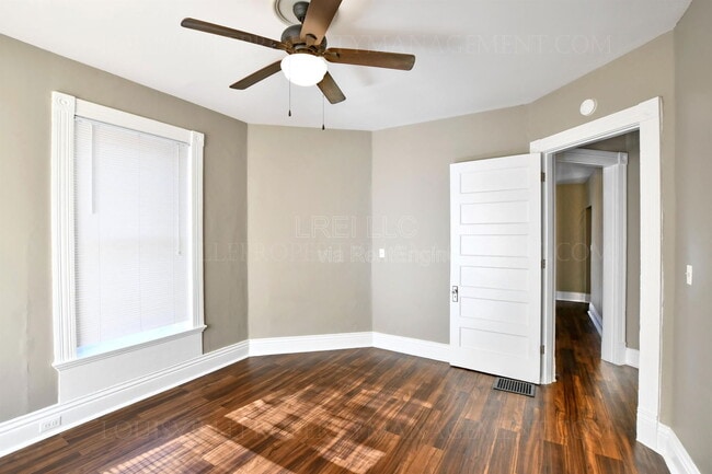 Building Photo - 319 W Lee St