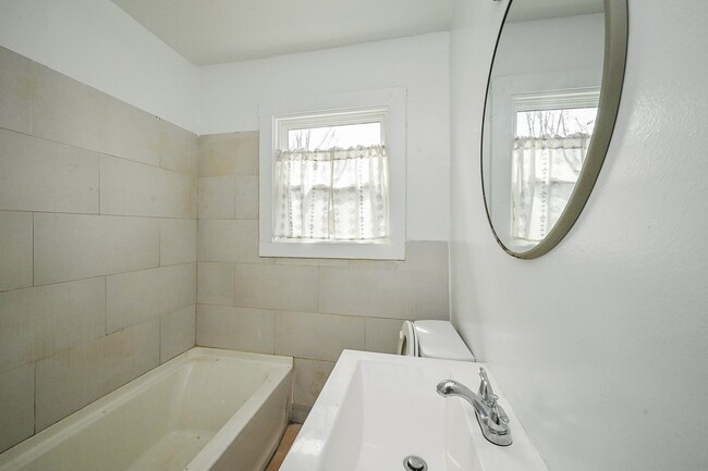 Building Photo - 2713 Gregg St