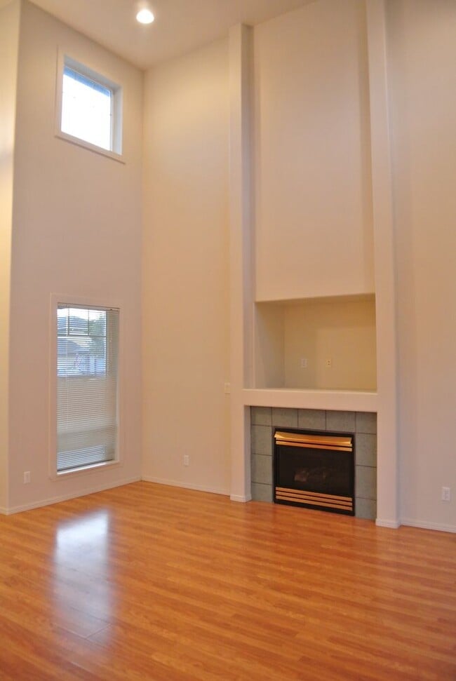 Building Photo - Spacious 3 bedroom in SE Albany