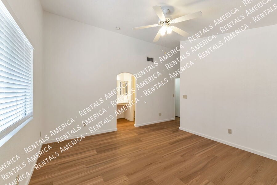 Building Photo - 8668 S Desert Dove Dr
