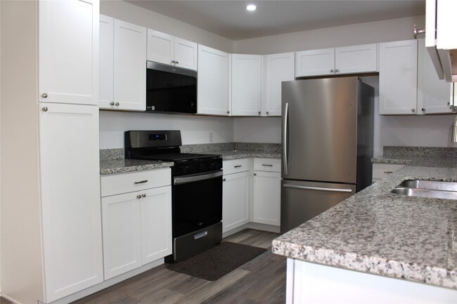 Building Photo - 1802 Sleepy Creek Way