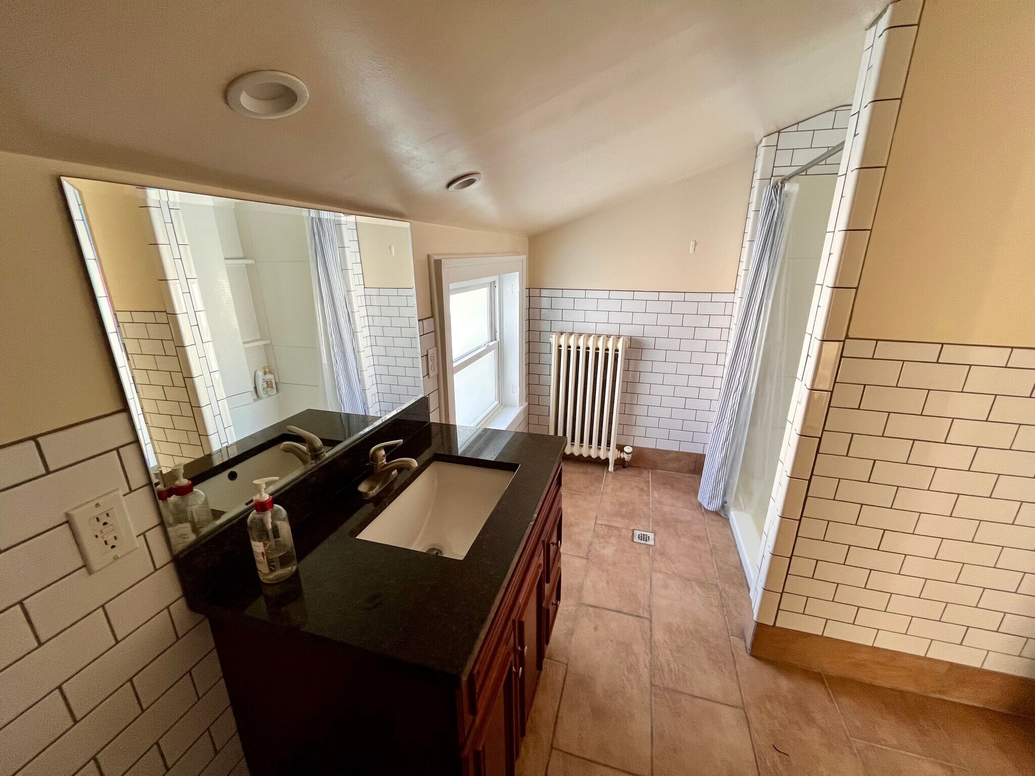 Building Photo - 52 Center St