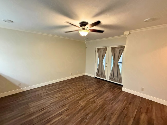 Building Photo - Move-In Special. Half off the first full month's rent with a 12-month lease.