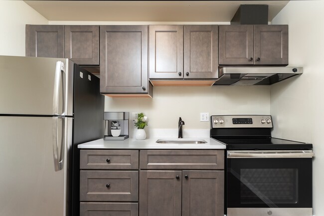 Studio - Valencia Apartments