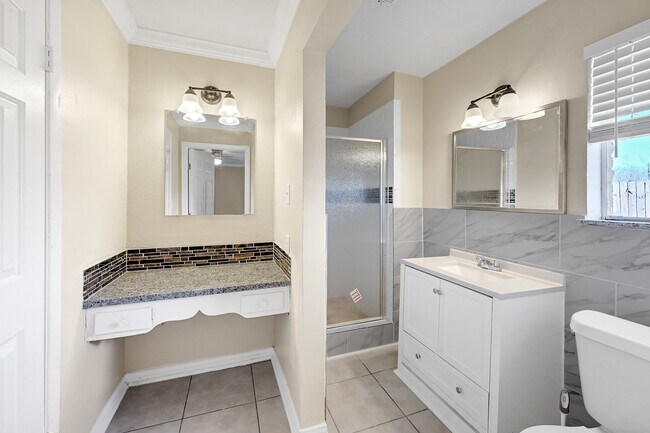 Building Photo - 3722 Rest Home Rd