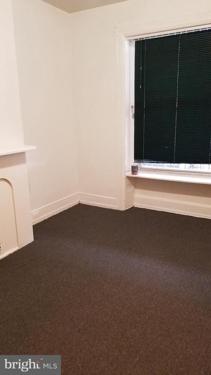 Building Photo - 1831 N Croskey St