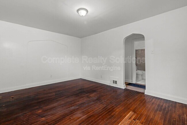 Building Photo - 147 Chambers Rd