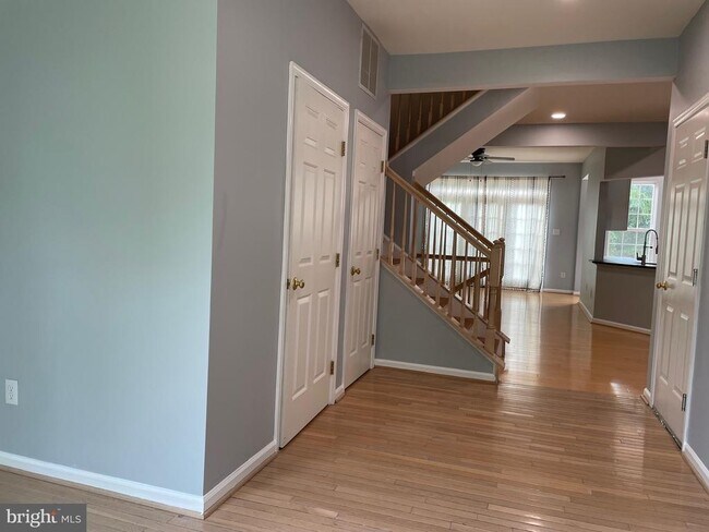 Building Photo - 30 Bridle Ct