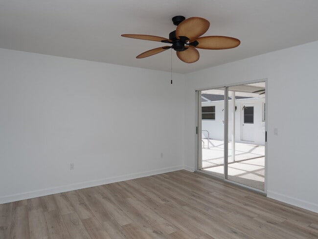 Building Photo - "Spacious 3-Bedroom Pool Home with 2 Baths & 2,075 Sq. Ft. of Comfort in Venice, FL!"