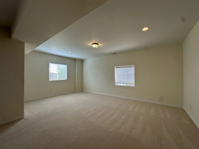 Building Photo - 6045 Griffin Dr