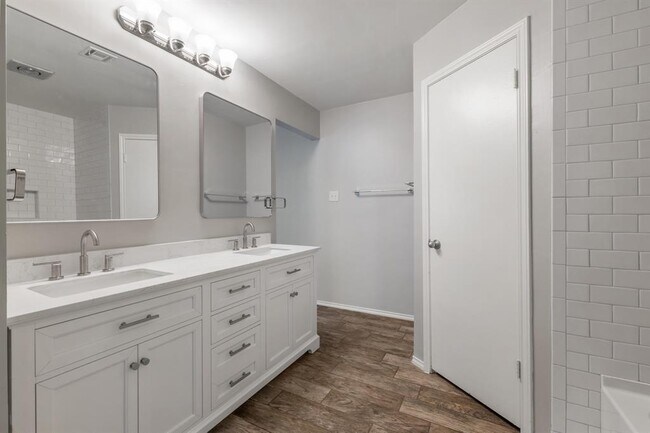 Building Photo - 7501 Whistlestop Dr