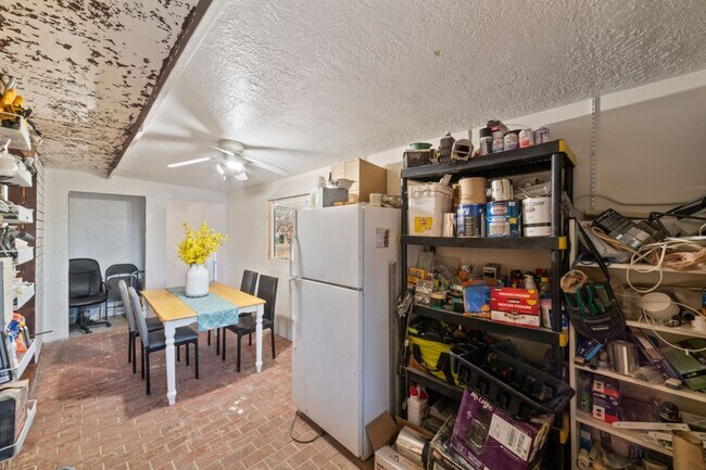 Building Photo - Charming 3 Bedroom Home Plus Casita