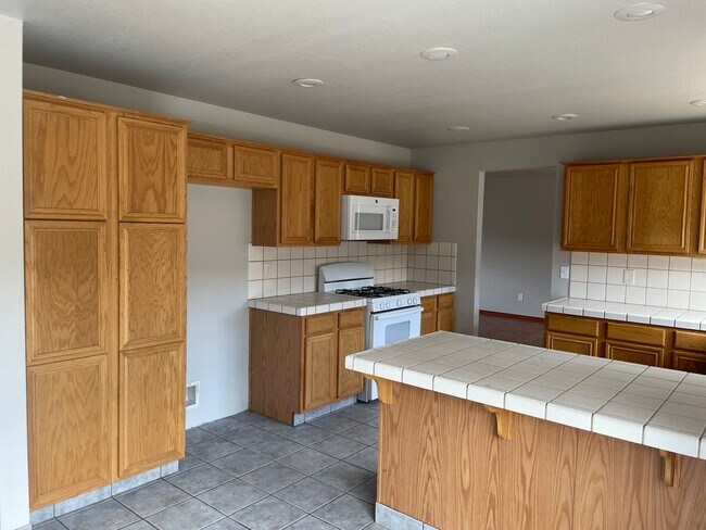 Building Photo - 8024 Moss Creek Dr