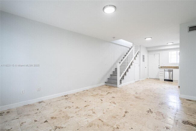 Building Photo - 2180 Bay Dr