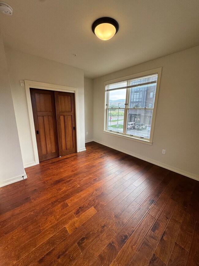 Building Photo - Polleys Square Luxury Condo For Rent