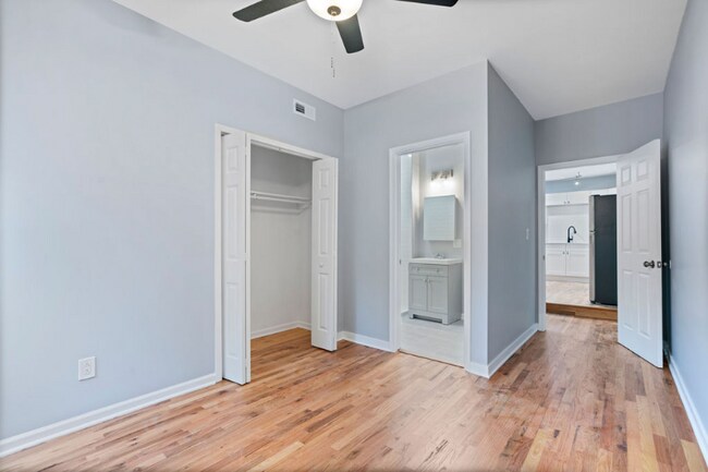 Building Photo - 2900 N Damen Ave
