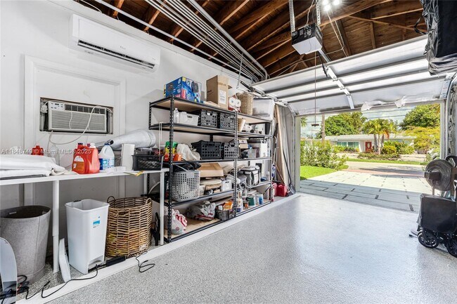 Building Photo - 740 S Shore Dr